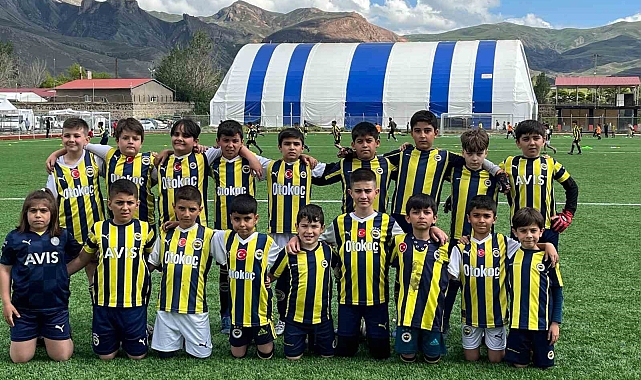 Kars'tan 2 sporcu Fenerbahçe seçmelerine katılmak üzere İstanbul'a gidiyor