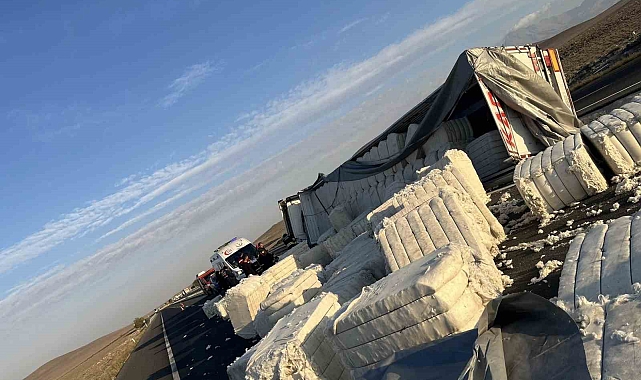 Konya'da tır devrildi 1 kişi hayatını kaybetti