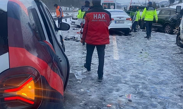 Kurtarma ekibi, Bolu Tüneli'ndeki kazaya müdahale etti