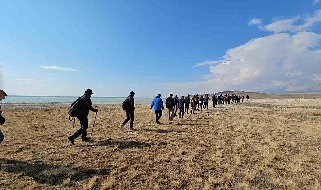 "Kuş cenneti" olarak bilinen Arin Gölü'nde su seviyesi her geçen gün biraz daha düşüyor