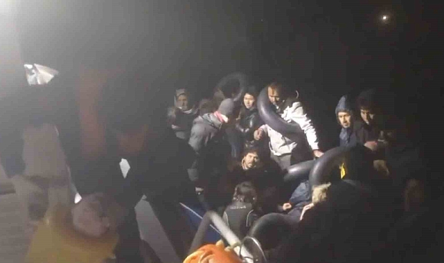 Lastik botla sürüklenen 36 kaçak göçmen kurtarıldı