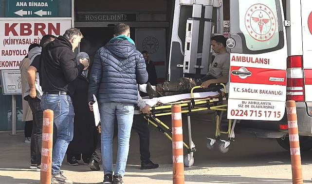 Odun keserken ayağını kesti