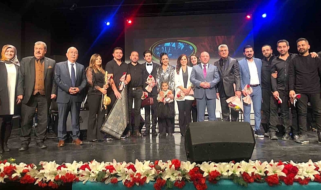 Öğretmenler sahnede alkışlandı