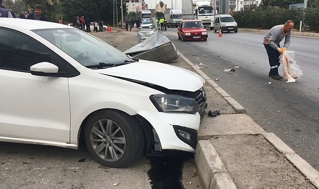Otomobil yoldan çıktı kaldırımda yürüyen kadına çarparak ölümüne neden oldu