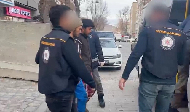 Polis kovaladı düzensiz göçmenler kaçtı