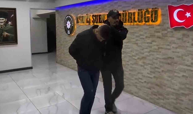 Polis timlerince durdurulan kişiden 3 Milyon TL'lik döviz ve ziynet eşyası çıktı