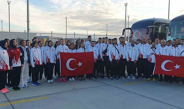 Sınır kapısında saygı duruşu