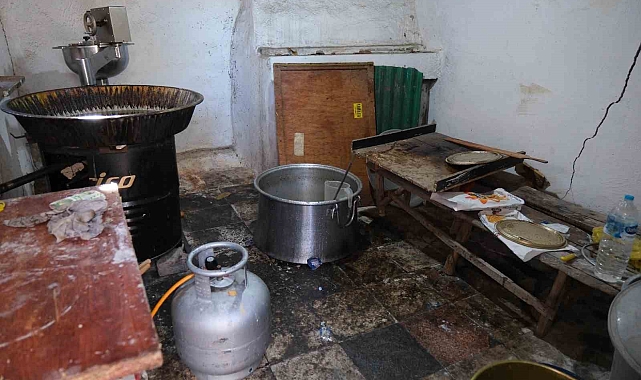 Tatlı üretilen merdiven altı depoya baskın