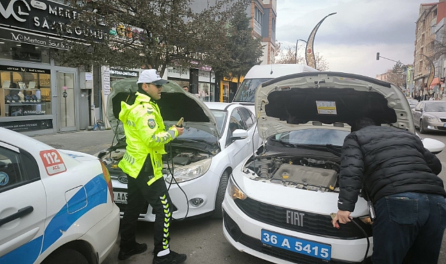 Trafik polislerinden yürek ısıtan hareket