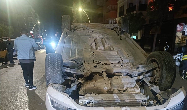 Van'da iki otomobil çarpıştı 2 kişi yaralandı