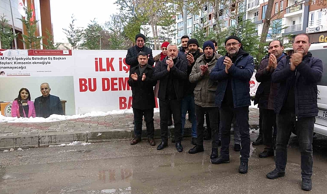Van'da işten çıkarılanlar soğuk havada eylem yapıyor