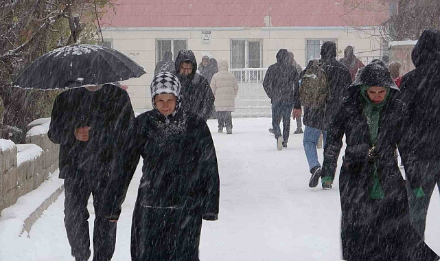 Van'da kar yağışı devam ediyor