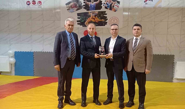 Yakutiye-Şair Nefi Ortaokulu güreş antrenman Salonu'nun açılışını yapıldı