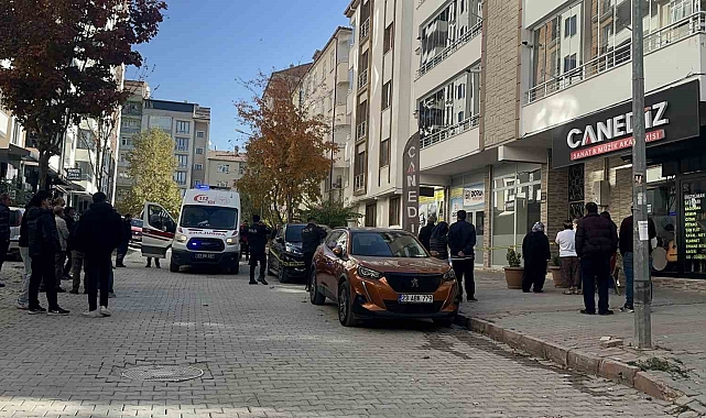 Yaşlı adam 4'üncü kattan düşerek öldü