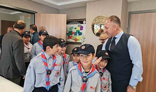 'Yavru Kurt İzci Ünitesi, Erzurum Gençlik ve Spor İl Müdürü Levent Çakmur'u ziyaret etti