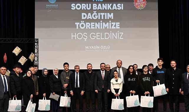 Yks'ye Hazırlanan Öğrencilere Soru Bankası Seti Desteği Verildi