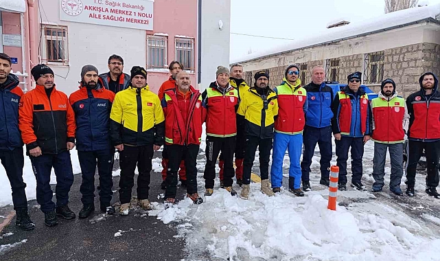 Yoğun kar yağışı nedeniyle yaylada mahsur kalan çoban 24 saatte kurtarıldı