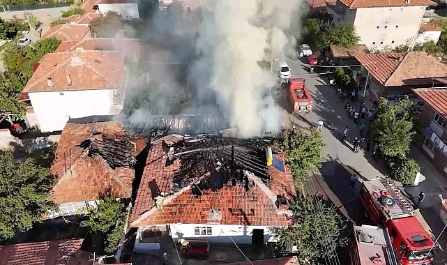 Zihinsel engelli "Polis Adem" ve ailesi yeni evine kavuştu