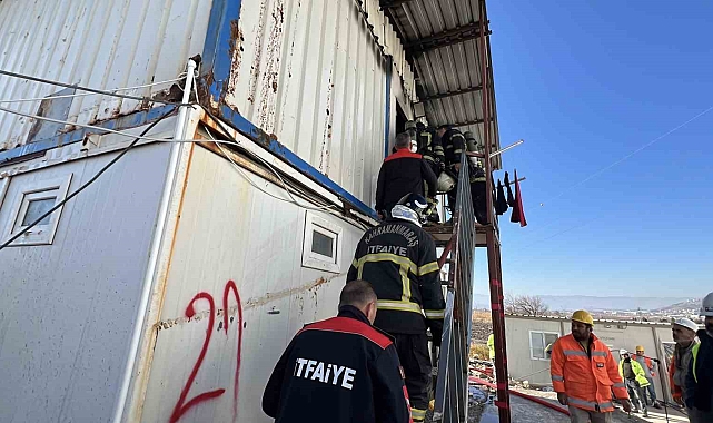 400 yataklı acil durum hastanesinin inşaatında işçilerin kaldığı konteynerde yangın çıktı