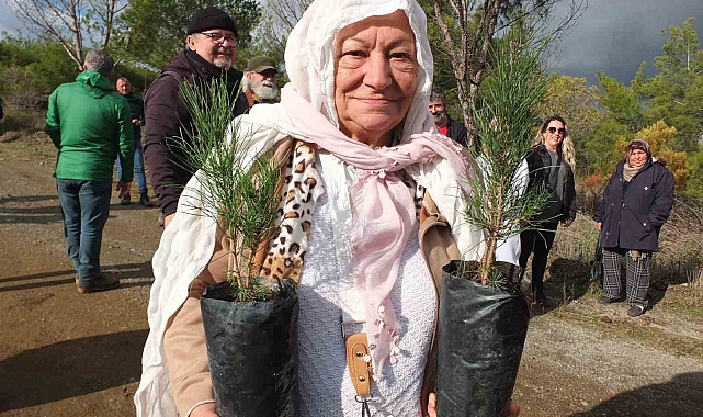 83' lük Leyla nine ağaç dikti