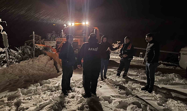 Adıyaman'da Kar Yağışı Felaketi: 9 Kişi Mahsur Kaldı, Bir Hasta Kurtarıldı