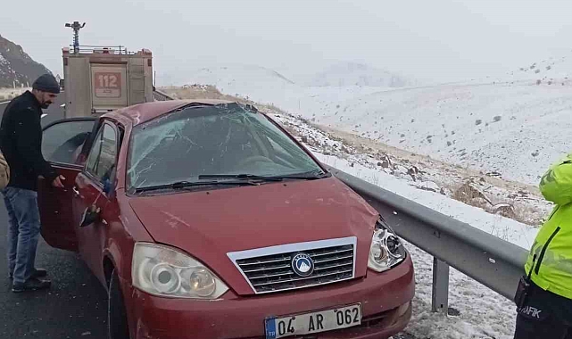 Ağrı'da Trafik Kazası: 2 Yaralı