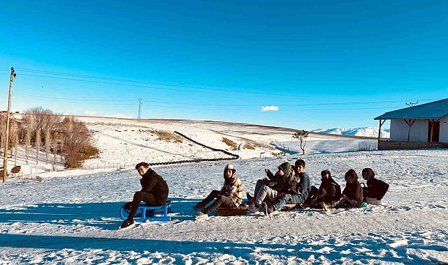 Ağrı'nın Minik Kayakçılarının Kar Şenliği