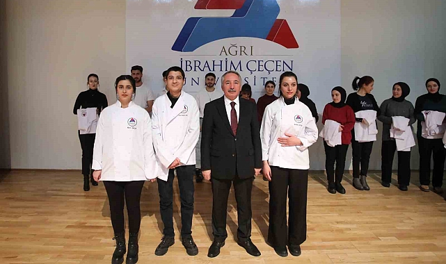 AİÇÜ Gastronomi Bölümü Öğrencilerine Önlük Töreni ve Kariyer Günleri
