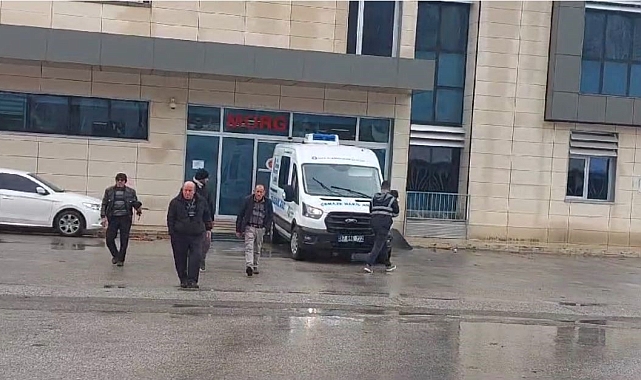 Antalya'da Aşk Acısı Cinayet: Genç Adam, Eski Kız Arkadaşının Babası Tarafından Bıçaklanarak Hayatını Kaybetti