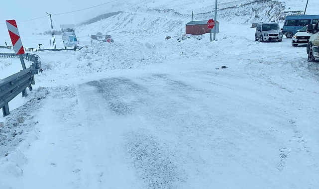 Ardahan Yolları Kış Tutsaklığına Düştü: Tırlar Geçiş Yasağıyla Karşı Karşıya