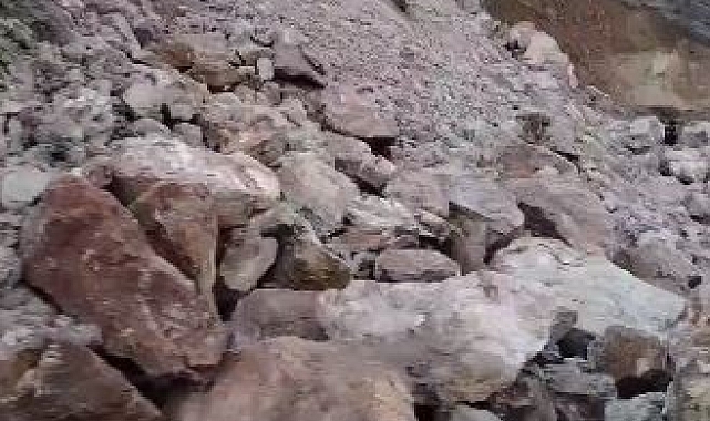 Ardanuç'ta Heyelan: 6 Köy Yolu Ulaşıma Kapandı