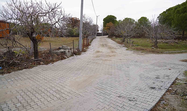 Ayvalık'ta, 4 bin metrekare kilit parke taşı döşendi