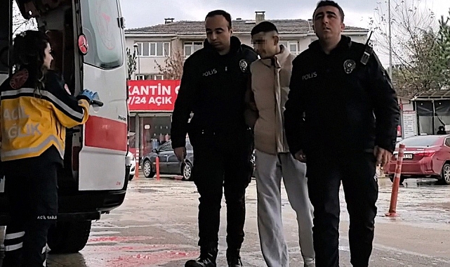 Babasını 6 yerinden bıçakladıktan sonra 112'den yardım istedi