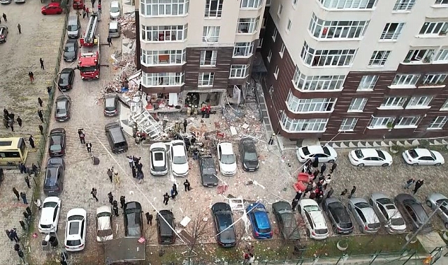 Beylikdüzü'nde, bir binanın giriş katında patlama meydana geldi