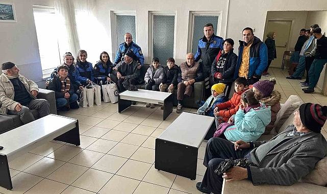 Büyüklere karşı saygı ve sevgi değerlerini aşılamak amacıyla etkinlik düzenlendi
