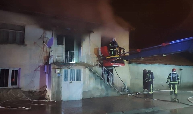 Çivril'de Yangın Felaketi: Bir Aile Evsiz Kaldı