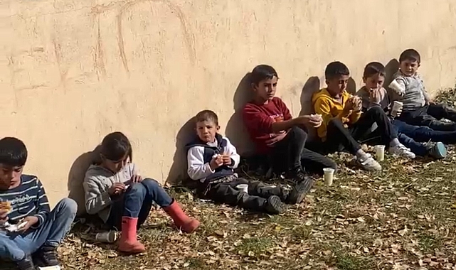 Diyadin Altın Kilit İlkokulu'nda Öğrencilere Sıcacık Bir Sürpriz: Köfte Ekmek!