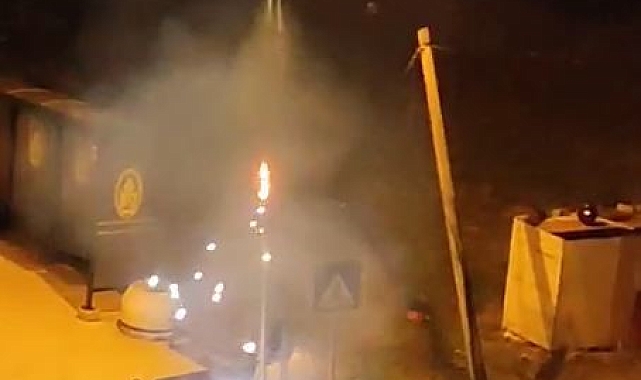 Elektrik direği bomba gibi patladı
