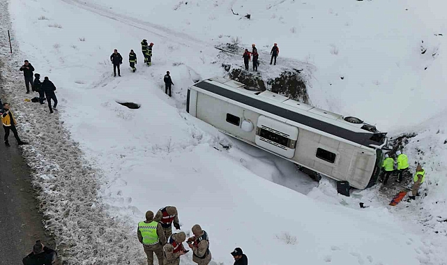 Erzincan'da Büyük Taziye: Cenaze Otobüsü Şarampole Devrildi, 21 Kişi Yaralandı