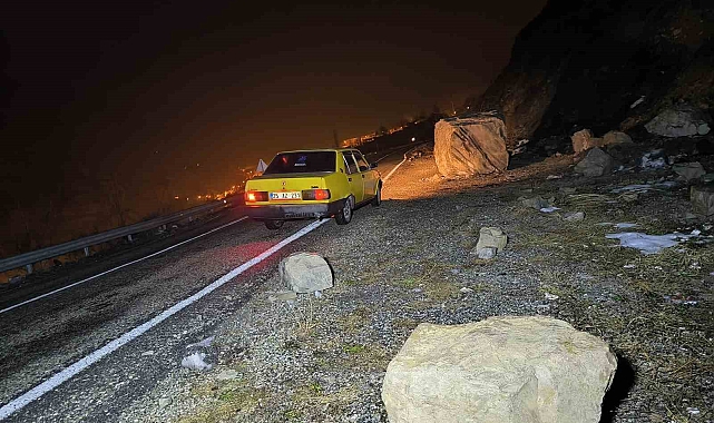 Erzurum-Artvin karayolunda heyelan meydana geldi