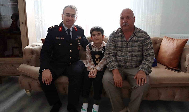 Erzurum İl Jandarma Komutanı Şehit Ailesine Ziyarette Bulundu