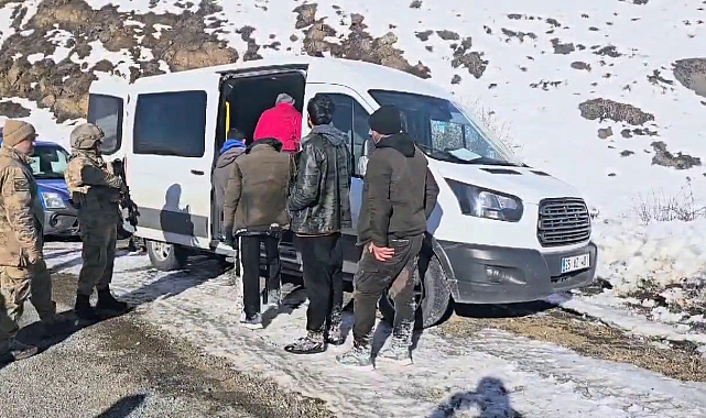 Erzurum'da ekipler, kaçak göçmenleri yakaladı