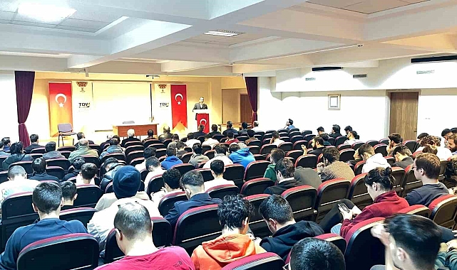 Erzurum'da Gençler En Uzun Geceden Faydalandı: Tefekkür ve Muhasebe Zamanı