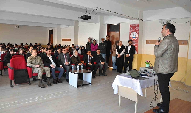 Erzurum'un Kültürel Zengini Tekmanda Paylaşıldı: TDED Başkanı Murat Ertaş Öğrencilerle Buluştu