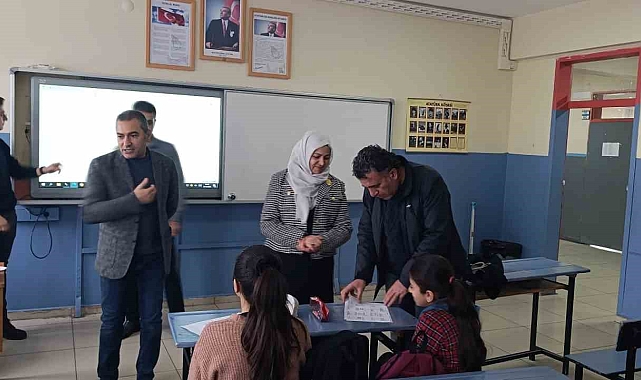 Etüt Van Projesi'nde Başarı Hikayesi: Mehmetçik Selen Ortaokulu Ziyaret Edildi