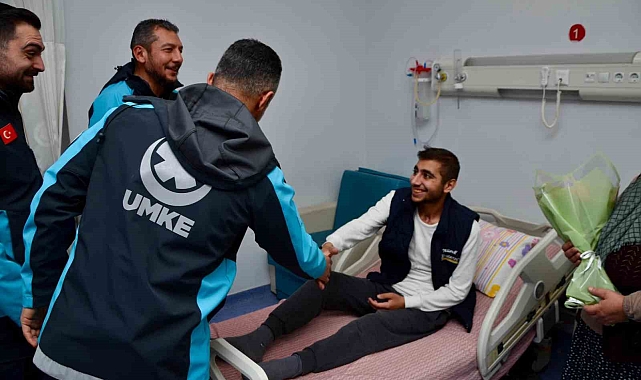 Geçirdiği boğulma tehlikesi sonrası kurtulamayacağı söylenen genç yaşama tutundu