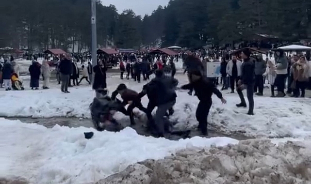 Geleneksel hamsi festivalinde çıkan kavgada, yumruklar havada uçuştu
