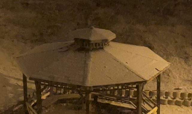 Hakkari'yi Sarmaya Başlayan Beyaz Örtü: Taşımalı Eğitime Ara