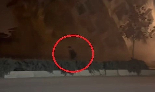 Hatay'da Yıkım Anı Kamerada: Panikle Kaçış