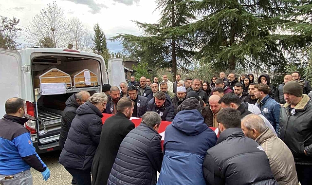 Helikopter kazasında hayatını kaybeden pilot için evinin önünde helallik alındı